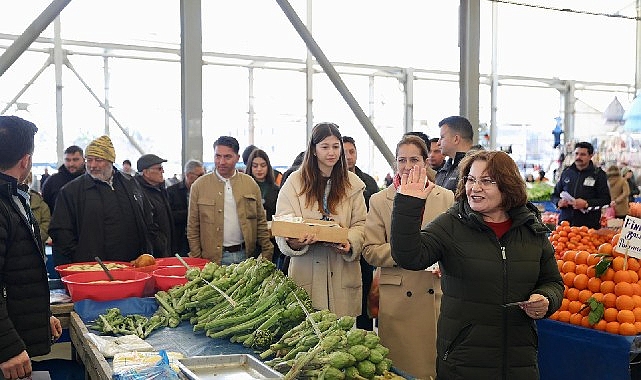 Didim Belediyesi tarafından hazırlanan ve baharın gelişini simgeleyen marteniçka bileklikler,