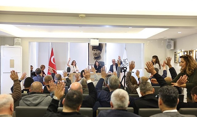 Çeşme Belediyesi Mart Ayı Olağan Meclis Toplantısı gerçekleştirildi. Toplantıda konuşan