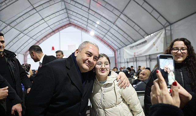 Keçiören Belediye Başkanı Dr. Mesut Özarslan, Fatih Stadı’nda kurulan iftar