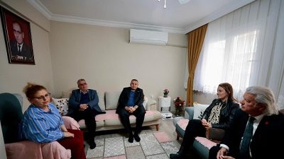 Konak Belediye Başkanı Nilüfer Çınarlı Mutlu, Ramazan Bayramı dolayısıyla 2004