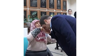 Torbalı Belediye Başkanı Övünç Demir ile pazarda tanıştığı Karakuyu köyünden