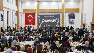 Keçiören Belediye Başkanı Dr. Mesut Özarslan, Mevlana Kültür Merkezi’nde düzenlenen iftar