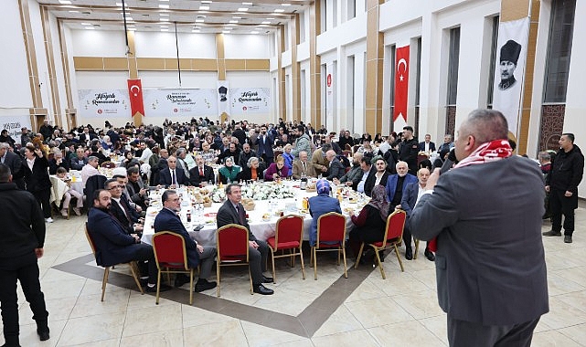 Keçiören Belediye Başkanı Dr. Mesut Özarslan ve eşi Filiz Özarslan, Mevlana Kültür Merkezi’nde düzenlenen