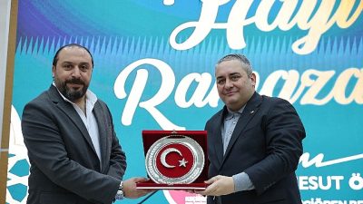 Keçiören Belediye Başkanı Dr. Mesut Özarslan, Mevlana Kültür Merkezi’nde düzenlenen iftar