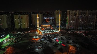 Kur'an-ı Kerim'in indirilmeye başlandığı, bin aydan daha hayırlı kabul edilen