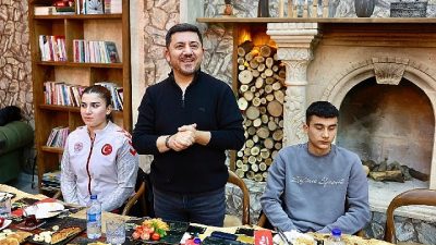 Nevşehir Belediye Başkanı Rasim Arı, NevMekan’da düzenlenen sahur programında sporcu