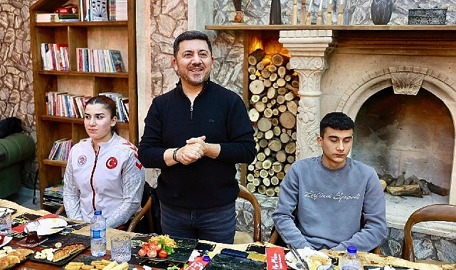 Nevşehir Belediye Başkanı Rasim Arı, NevMekan’da düzenlenen sahur programında sporcu