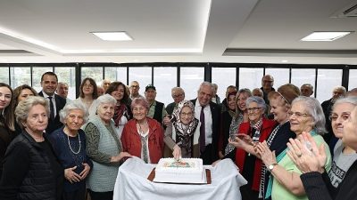 Nilüfer Belediye Başkanı Şadi Özdemir, belediyeye bağlı huzurevlerini ve Alzheimer