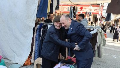 Ramazan Bayramı’nın ardından ilçede kurulan ilk halk pazarında yoğunluk dikkat