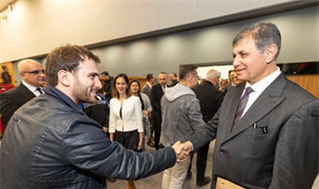 Belediye personeli ve bürokratlarla bayramlaşan İzmir Büyükşehir Belediye Başkanı Dr.