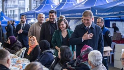 İzmir Büyükşehir Belediye Başkanı Dr. Cemil Tugay, Kadir Gecesi’nde Karabağlar’da