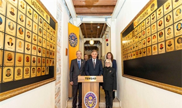 İzmir Büyükşehir Belediye Başkanı Dr. Cemil Tugay, 18 Mart Çanakkale