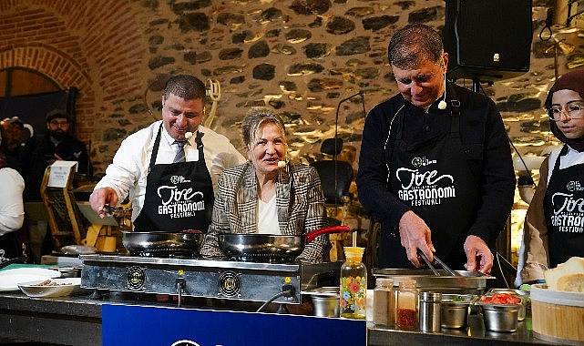 İzmir Büyükşehir Belediye Başkanı Dr. Cemil Tugay, Tire Belediyesi tarafından