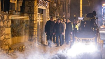 İzmir Büyükşehir Belediye Başkanı Dr. Cemil Tugay, şehirde kesintisiz devam