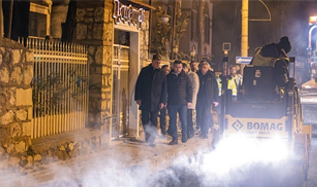 İzmir Büyükşehir Belediye Başkanı Dr. Cemil Tugay, şehirde kesintisiz devam