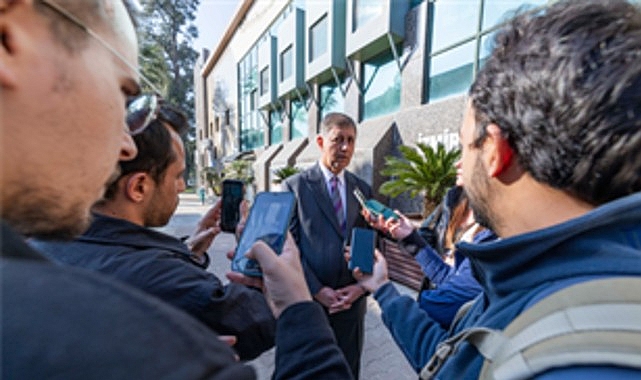 İzmir Büyükşehir Belediye Başkanı Dr. Cemil Tugay, kentin simge yapılarından