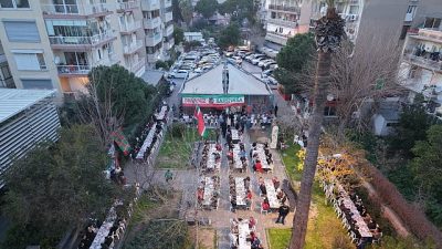 Karşıyaka Belediye Başkanı Yıldız Ünsal, Karşıyaka Taraftarlar Derneği’nin düzenlediği iftar