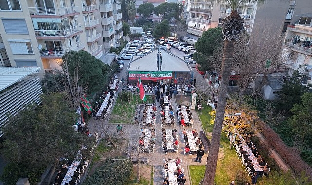 Karşıyaka Belediye Başkanı Yıldız Ünsal, Karşıyaka Taraftarlar Derneği’nin düzenlediği iftar