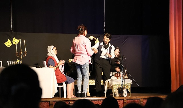 Bayındır’da tiyatro severleri kahkaha dolu bir akşam bekliyor. “Alayına Makara”