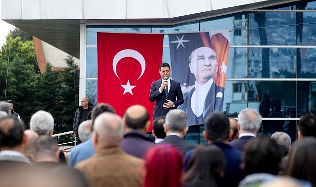 Bayraklı Belediye Başkanı İrfan Önal, Ramazan Bayramı dolayısıyla düzenlenen programda