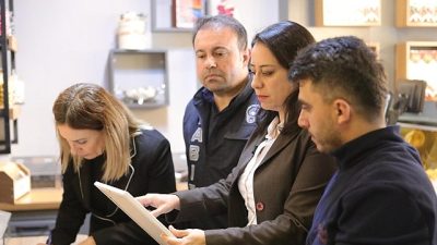 Bayraklı Belediyesi Zabıta Müdürlüğü ekipleri, Ramazan Bayramı öncesinde vatandaşların sağlıklı