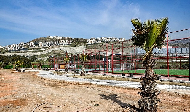 Bayraklı Belediyesi tarafından Refik Şevket İnce Mahallesi’nde yapımı sürdürülen ve