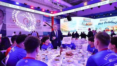 Gençlik ve Spor Bakanı Osman Aşkın Bak, İstanbul Bayrampaşa’da hayata