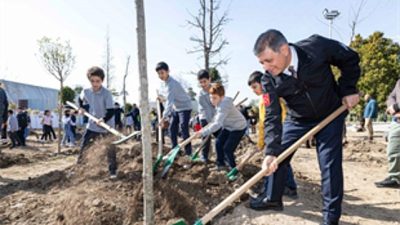 Kültürpark’ta 4 bin 300 metrekarelik gri alan çocukların elleriyle yeşile