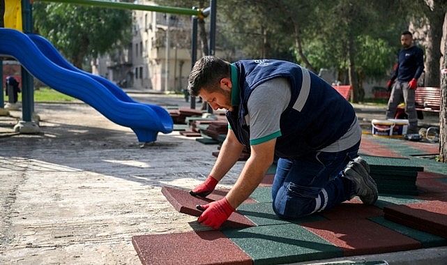 Bornova Belediyesi, baharın gelmesiyle birlikte ilçede park yenileme, yürüyüş yolu