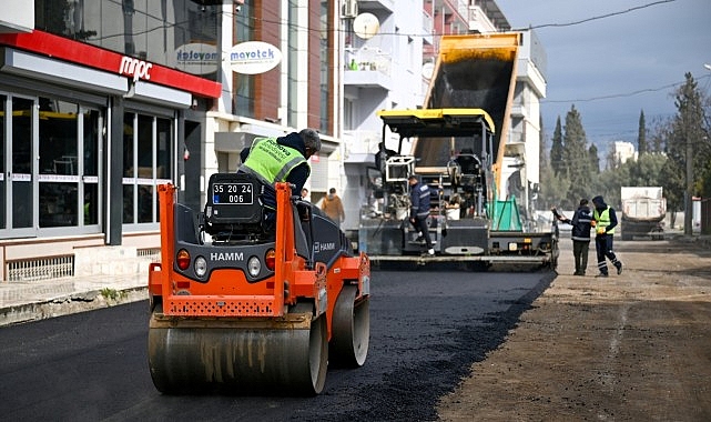 Bornova Belediyesi, ilçe genelinde eş zamanlı yürüttüğü asfalt, yama, kaldırım