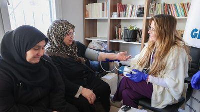 Buca Belediyesi, koruyucu sağlık hizmetlerini mahallelere taşıyor. “Köşe Bucak Sağlık”