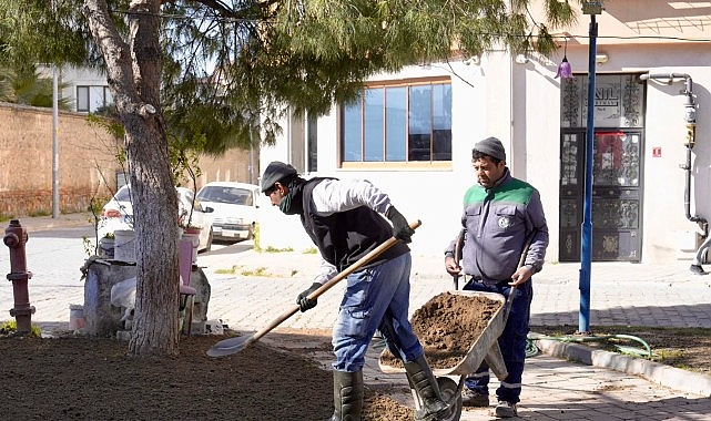 Burhaniye Belediyesi Park ve Bahçeler Müdürlüğü ekipleri, baharın gelmesiyle birlikte