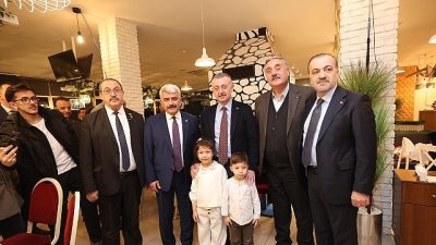 Kocaeli Büyükşehir Belediye Başkanı Tahir Büyükakın, Erzurumlular Vakfı Başkanı Ahmet