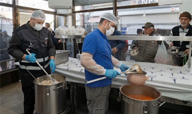 İzmir Büyükşehir Belediyesi’nin iki yılda yürüttüğü sosyal destek programları yüz