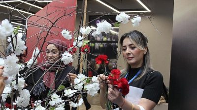 Kocaeli Büyükşehir Belediyesi’nin “Kadınla Değişir Dünya” temasıyla düzenlediği 8 Mart