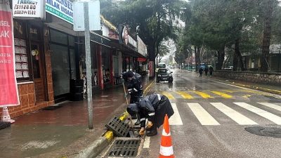 Kocaeli Büyükşehir Belediyesi, etkili olan yağışlar nedeniyle su baskınlarının önüne
