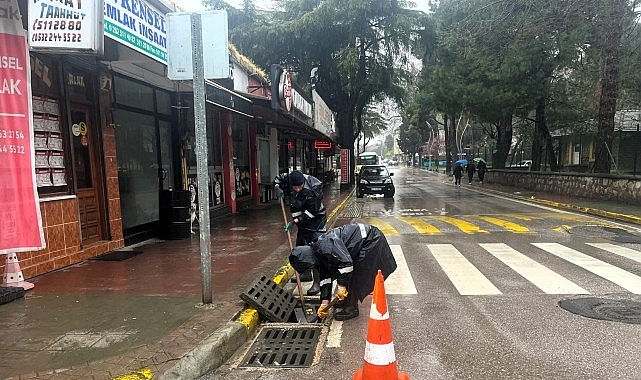 Kocaeli Büyükşehir Belediyesi, etkili olan yağışlar nedeniyle su baskınlarının önüne