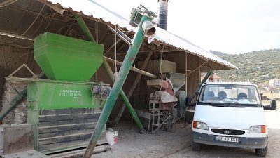 Antalya Büyükşehir Belediyesi Korkuteli'nin Yazır Mahallesi'ne kazandırdığı yem ezme ve