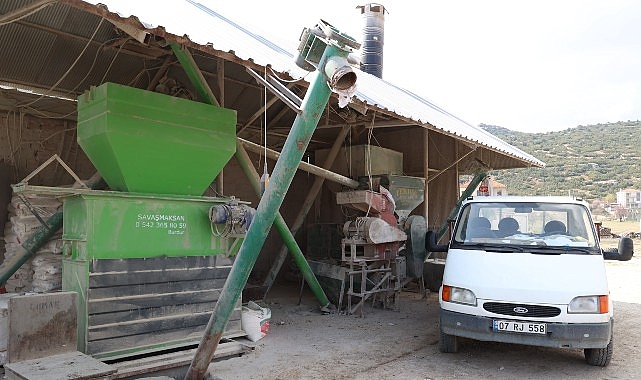 Antalya Büyükşehir Belediyesi Korkuteli'nin Yazır Mahallesi'ne kazandırdığı yem ezme ve