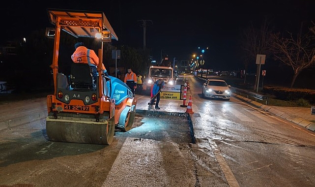 Kocaeli Büyükşehir Belediyesi’nde hizmetin saati yok. Ekipler, trafik akışını olumsuz