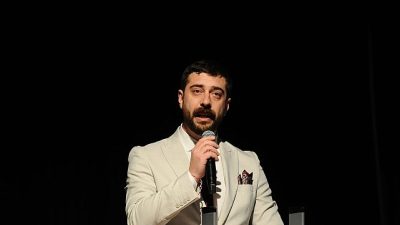 Karşıyaka Belediyesi’nin ‘Çanakkale 1915 DUR YOLCU!’ müzikal gösterisi, izleyenleri tarihi