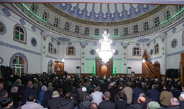 Canik Belediyesi'nin ilçede gerçekleştirdiği Kadir Gecesi Özel Programı'nda bir araya