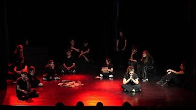 Kadıköy Belediyesi Halis Kurtça Çocuk Kültür Merkezi’nde sahnelenen ‘Çanakkale’ye Mektuplar’