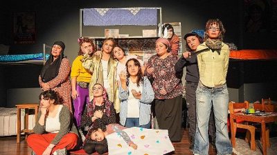 Didim’de sanatseverler, “Kadın Kadına Özgürlük” adlı tiyatro oyunu ile hem