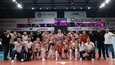 Üçüncü set itibarıyla rotasyona giden Eczacıbaşı Dynavit, kalan setleri 15-25