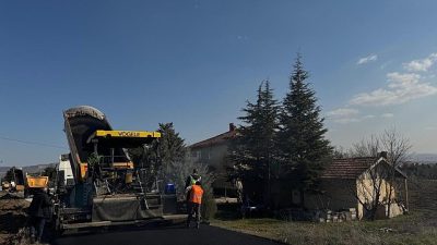 Kahramankazan Belediye Başkanı Selim Çırpanoğlu, Fatih Mahallesi’nde devam eden asfalt