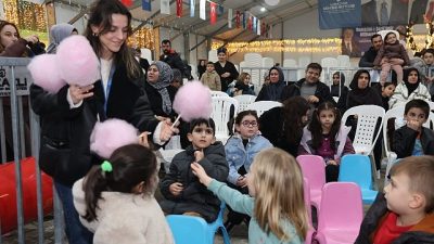 Kocaeli Büyükşehir Belediyesi’nin Gebze Kent Meydanı’nda düzenlediği Ramazan etkinlikleri yoğun