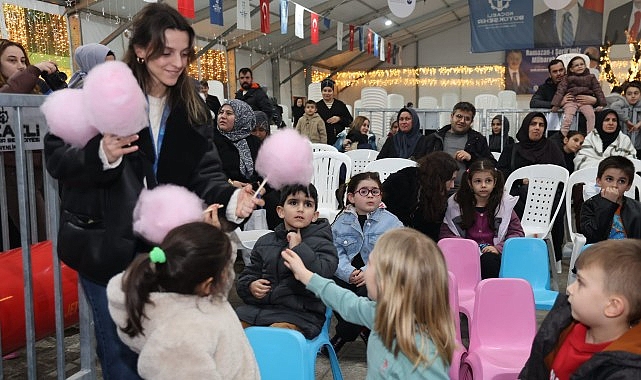 Kocaeli Büyükşehir Belediyesi’nin Gebze Kent Meydanı’nda düzenlediği Ramazan etkinlikleri yoğun