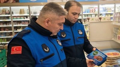 Gemlik Belediyesi Zabıta Müdürlüğü ekipleri, ilçe genelinde marketlere yönelik denetimlerini aralıksız