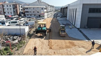 Gemlik Belediyesi, ilçe genelinde yol ve altyapı yenileme çalışmalarını hız